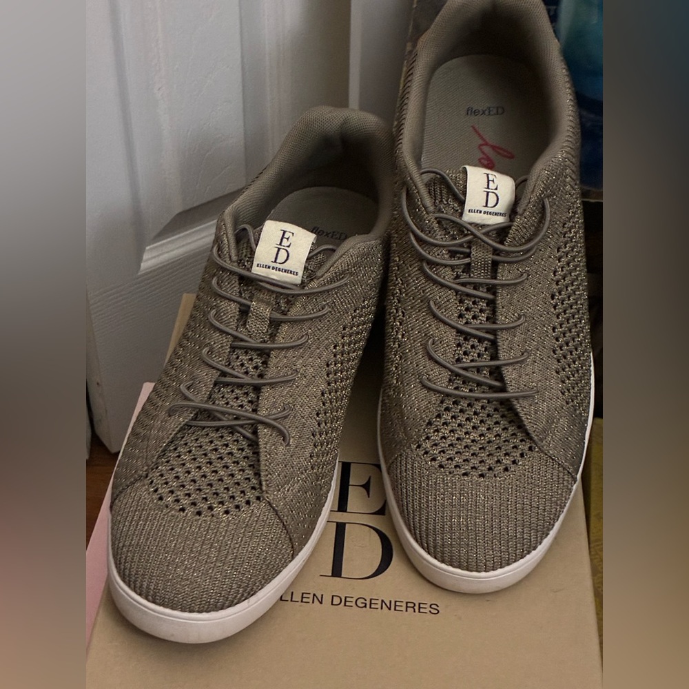 ED-Ellen DeGeneres Women’s Mesh Sneakers, Size 10